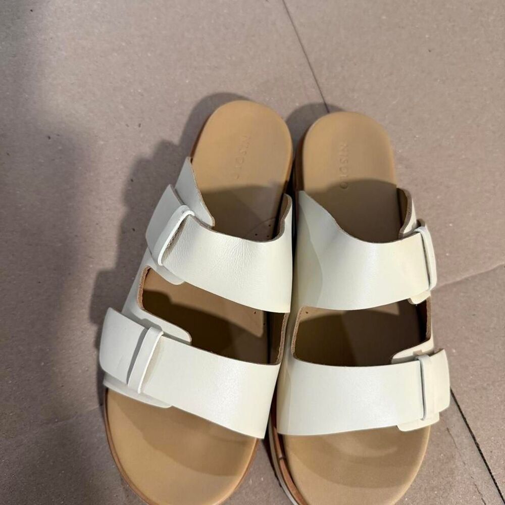 Nisolo Women's White and Cream Sandals